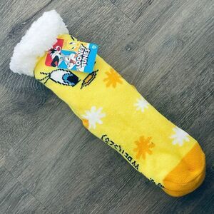 NWT pair of Warner Bros Looney Tunes Tweety Sherpa Lined Non-Slip Slipper Socks